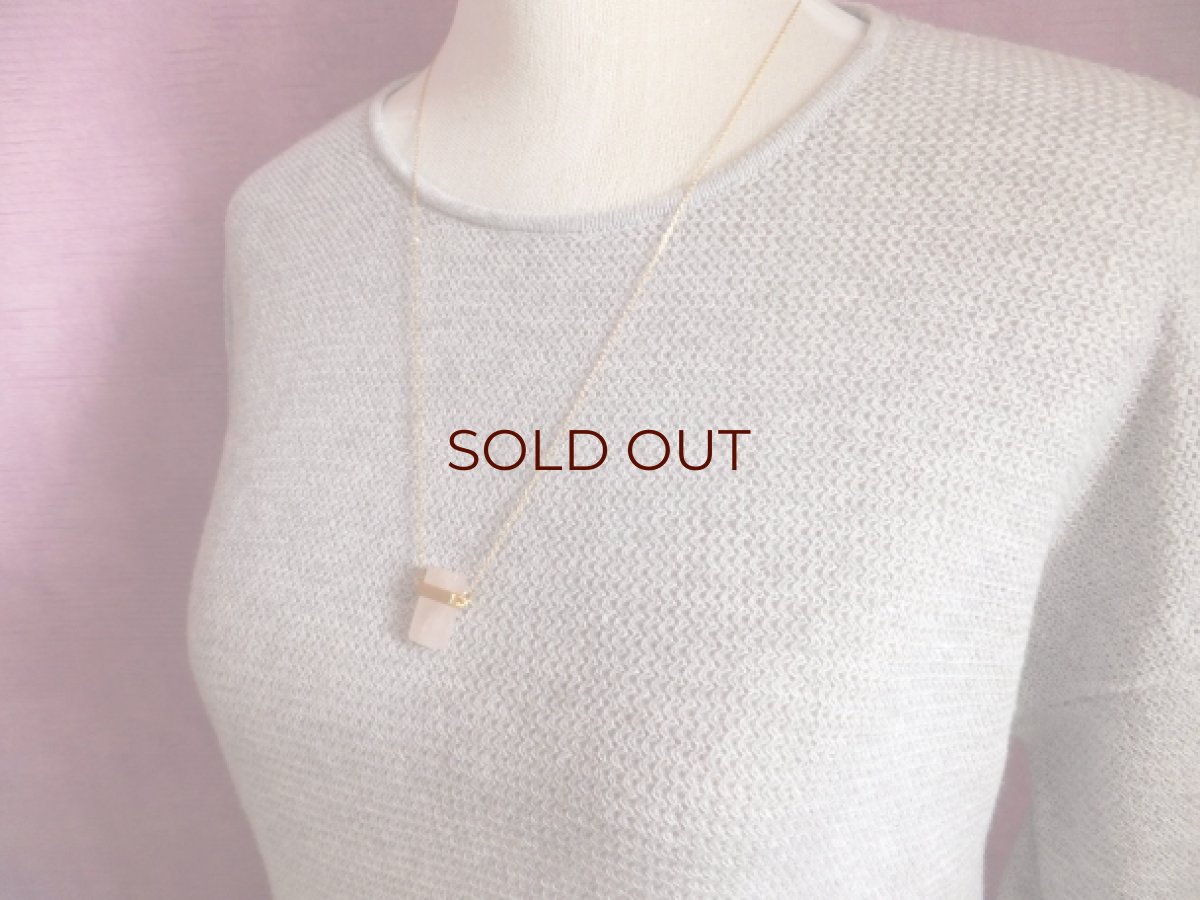 画像7: 桜色ピンクの天然石が入ったペンダント・Petale (7)