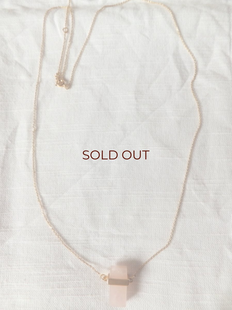 画像4: 桜色ピンクの天然石が入ったペンダント・Petale (4)