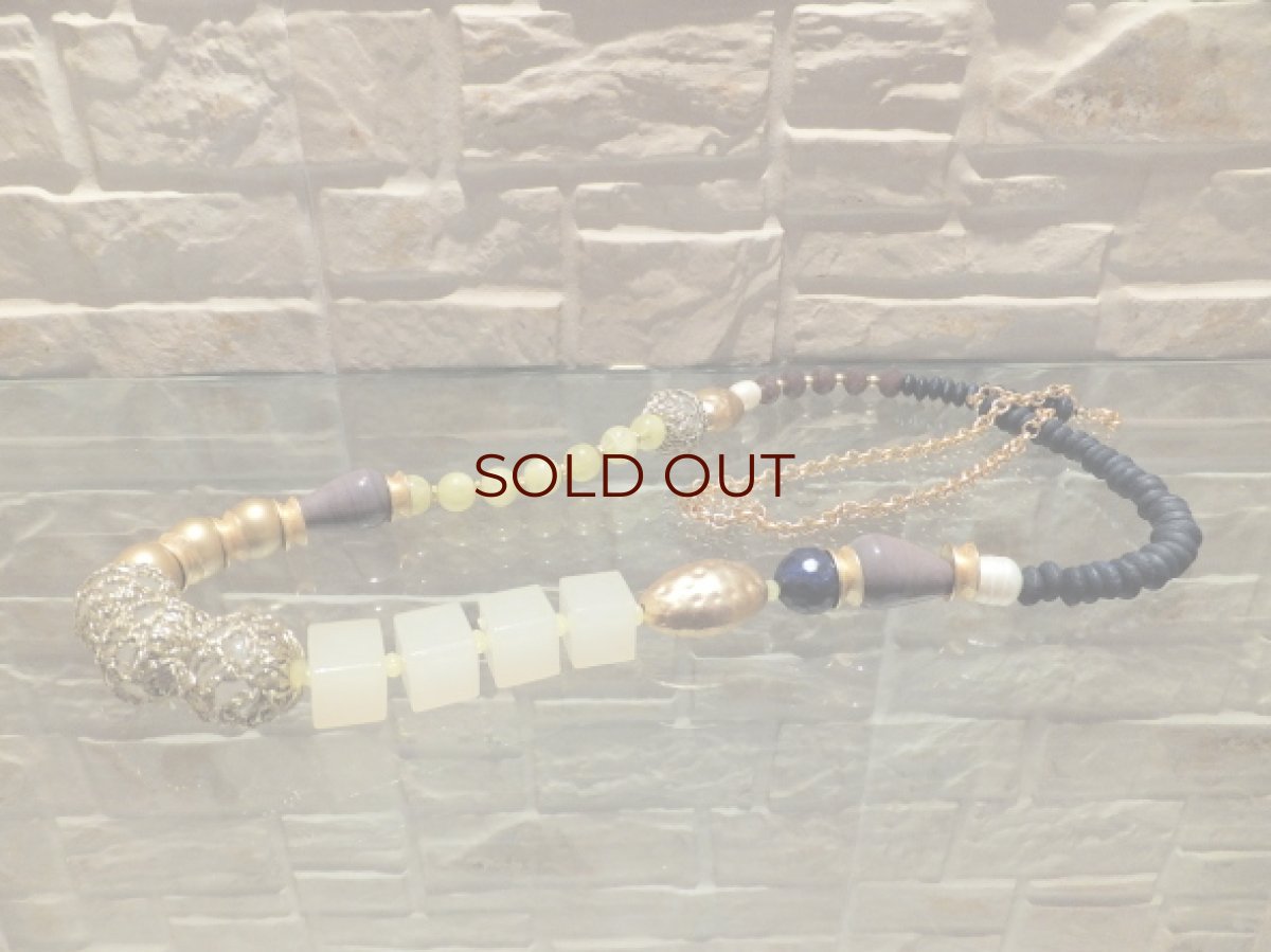 画像2: 天然石が入った華やかロングネックレス・Valeria (2)