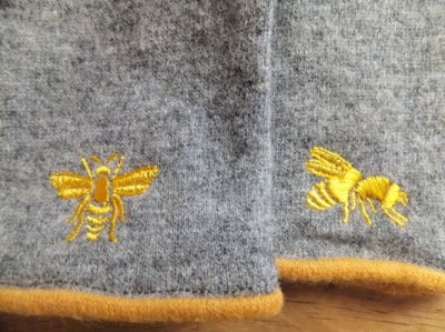 画像3: アシンメトリーな蜂刺繍入りニット手袋・Abeja