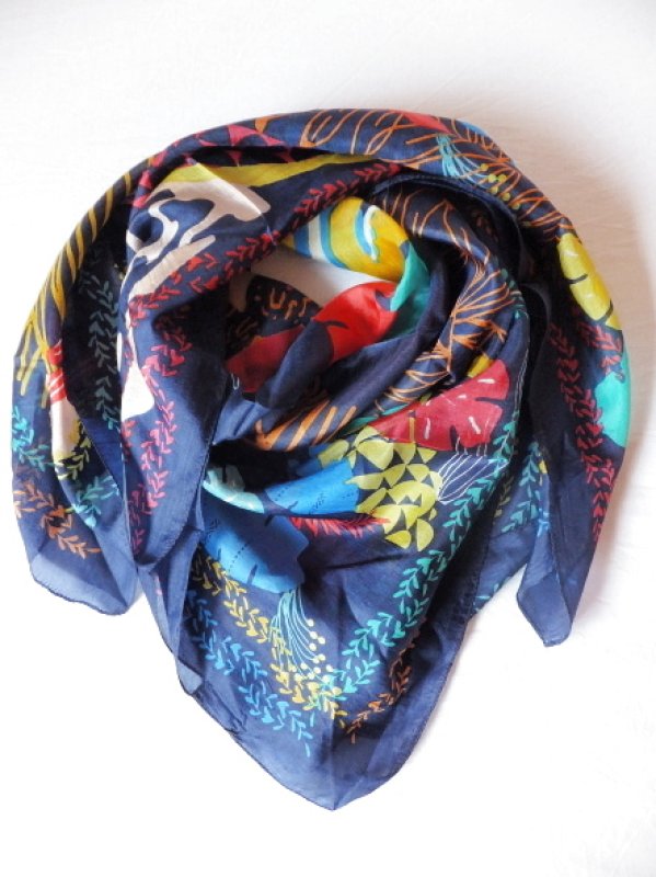 Desigual トロピカルリーフ柄 スカーフ Desigual トロピカルリーフ柄 スカーフ