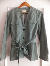 画像10: ユーズド商品・American Vintageのくすみグリーン色Vネックジャケット (10)