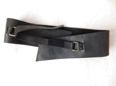 画像4: ユーズド商品・Majeのフランス製シックなブラック色ベルクロ留め牛革ベルト (4)