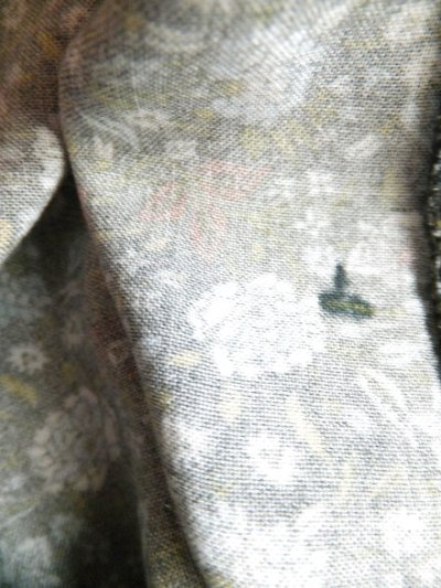 画像2: ユーズド商品・Johanna Parisイタリア製ボウタイ付き可憐なフラワー柄ブラウス
