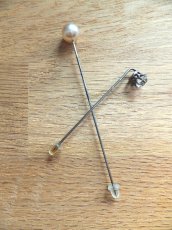 画像1: ユーズド商品・ベルギーより買い付けたヴィンテージピンブローチ2個セット (1)