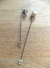 画像2: ユーズド商品・ベルギーより買い付けたヴィンテージピンブローチ2個セット (2)