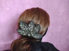画像6: 華やかでシックなリーフ型ヘアクリップ・Tilo (6)