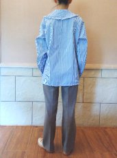 画像6: ユーズド商品・ベルギーより買い付けた知的なストライプ柄ビッグ襟ブラウス (6)