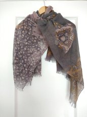 画像4: ユーズド商品・Unmade Copenhagenのアーティ＆シックなプリント柄ストール (4)