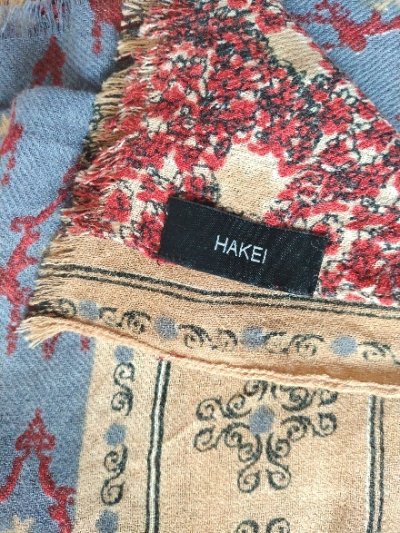 画像1: ユーズド商品・スペインHAKEIの美しい色柄のスタイリッシュなストール
