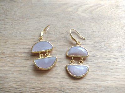 画像1: 天然石入りナチュラル＆リラックスデザインのピアス・Paulina