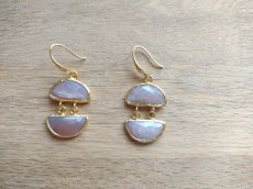 画像2: 天然石入りナチュラル＆リラックスデザインのピアス・Paulina (2)