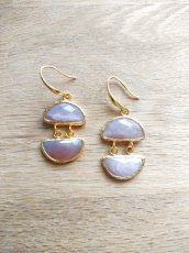 画像1: 天然石入りナチュラル＆リラックスデザインのピアス・Paulina (1)