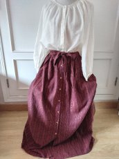 合わせているトップスは別商品で販売中です。