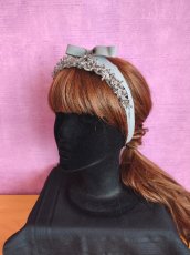 ヘアバンドとして巻くとこのようなイメージです。
