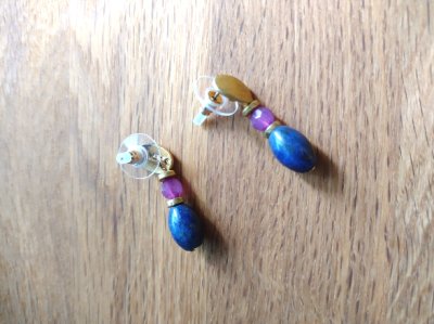 画像1: 天然石入りポップで幻想的なピアス・Hava