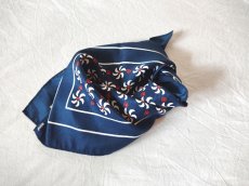 画像3: ユーズド商品・ フランスで買い付けたレトロ＆クラシックな柄入りヴィンテージスカーフ (3)