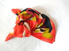 画像3: ユーズド商品・ フランスで買い付けたアーティな色柄のヴィンテージスカーフ (3)