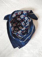 画像2: ユーズド商品・ フランスで買い付けたレトロ＆クラシックな柄入りヴィンテージスカーフ (2)