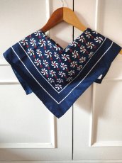 画像6: ユーズド商品・ フランスで買い付けたレトロ＆クラシックな柄入りヴィンテージスカーフ (6)