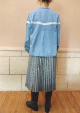 画像8: デッドストック商品・フランスKarl Marc Johnのレース入り薄手コットンデニムシャツ (8)