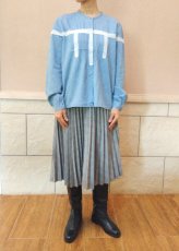 合わせているスカートは別商品です。