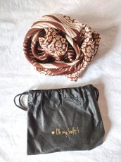 付属で保管用のミニポーチが付きます。