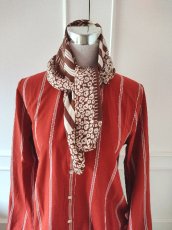 画像9: Karl Marc Johnのシックなレオパード柄入りシルク100％スカーフ・Caramel (9)