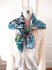 画像9: ユーズド商品・ フランスで買い付けたアニマル柄と多彩な柄ミックスのヴィンテージスカーフ (9)