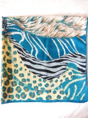 画像4: ユーズド商品・ フランスで買い付けたアニマル柄と多彩な柄ミックスのヴィンテージスカーフ (4)