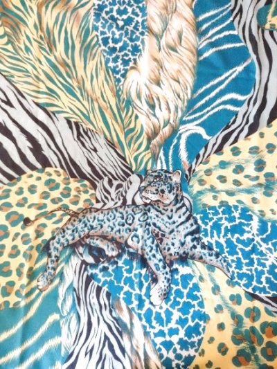 画像2: ユーズド商品・ フランスで買い付けたアニマル柄と多彩な柄ミックスのヴィンテージスカーフ