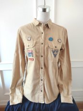 画像11: ユーズド商品・フランスFIVEの多彩なワッペン付きベージュ色ワークシャツ (11)