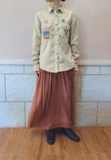 画像2: ユーズド商品・フランスFIVEの多彩なワッペン付きベージュ色ワークシャツ (2)
