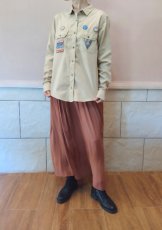 画像4: ユーズド商品・フランスFIVEの多彩なワッペン付きベージュ色ワークシャツ (4)