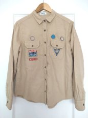 画像9: ユーズド商品・フランスFIVEの多彩なワッペン付きベージュ色ワークシャツ (9)