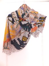 画像7: ユーズド商品・スペインBimba y Lolaのポップでハッピーな色柄が芸術的なストール (7)