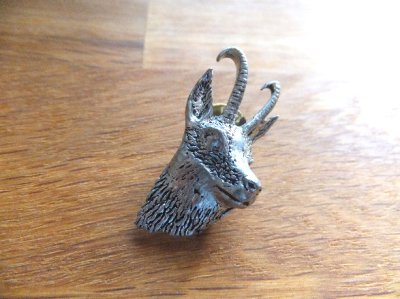 画像1: ユーズド商品・イギリスヴィンテージA.R.Brownの端正な山羊モチーフのピンズブローチA