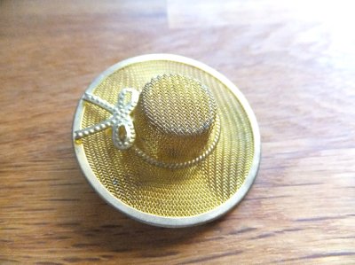 画像1: ユーズド商品・スペインより買い付けたツバ広ハットモチーフのヴィンテージブローチ